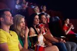 映画を見る